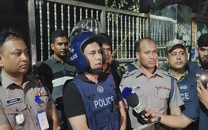 জেনেভা ক্যাম্পে অভিযান, গাঁজা-হেরোইনসহ আটক ১৩